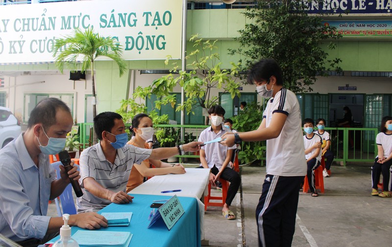 TP.HCM: Quận Bình Thạnh đang tiêm vaccine COVID-19 cho học sinh từ 12 tuổi - ảnh 4