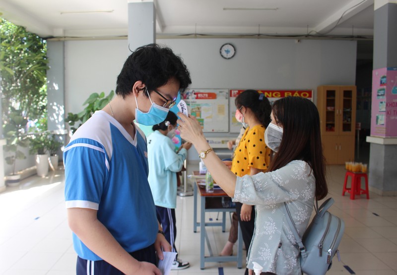 TP.HCM: Quận Bình Thạnh đang tiêm vaccine COVID-19 cho học sinh từ 12 tuổi - ảnh 2