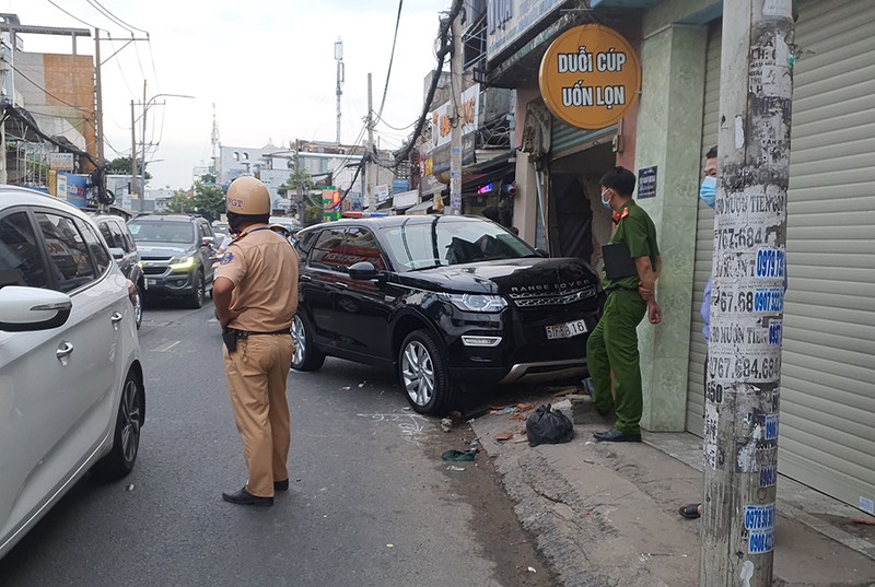 Ô tô tông vào nhà dân ở Bình Thạnh, một người thiệt mạng - ảnh 3