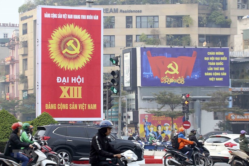 Chùm ảnh: Hà Nội rực rỡ cờ hoa chào mừng Đại hội XIII của Đảng - ảnh 11