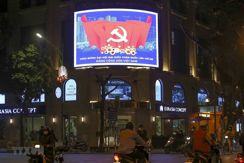 Chùm ảnh: Hà Nội rực rỡ cờ hoa chào mừng Đại hội XIII của Đảng - ảnh 4