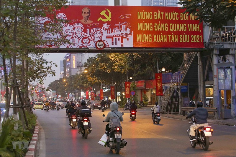 Chùm ảnh: Hà Nội rực rỡ cờ hoa chào mừng Đại hội XIII của Đảng - ảnh 9
