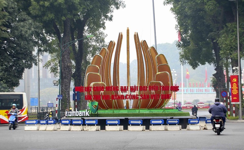 Chùm ảnh: Hà Nội rực rỡ cờ hoa chào mừng Đại hội XIII của Đảng - ảnh 10