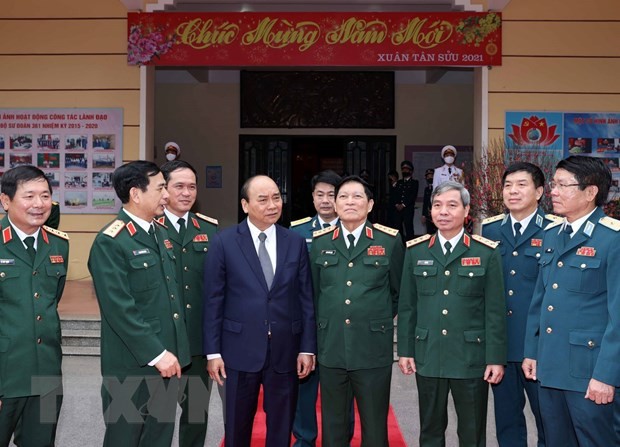 Thủ tướng Nguyễn Xuân Phúc thăm Sư đoàn Phòng không 361 - ảnh 2
