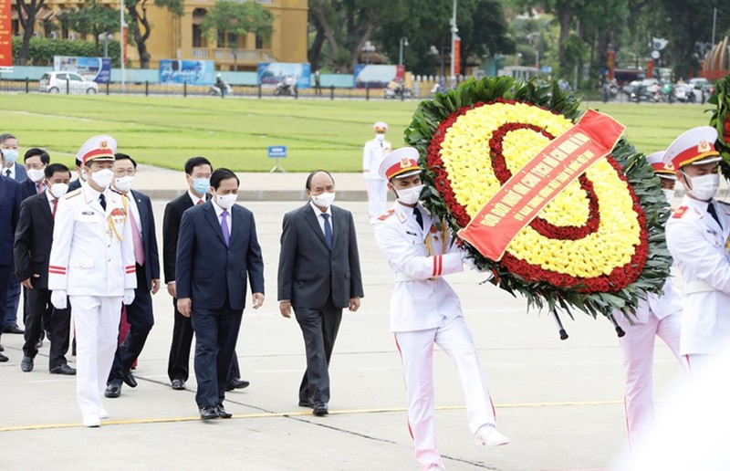 Chùm ảnh: Lãnh đạo Đảng, Nhà nước vào Lăng viếng Bác - ảnh 1