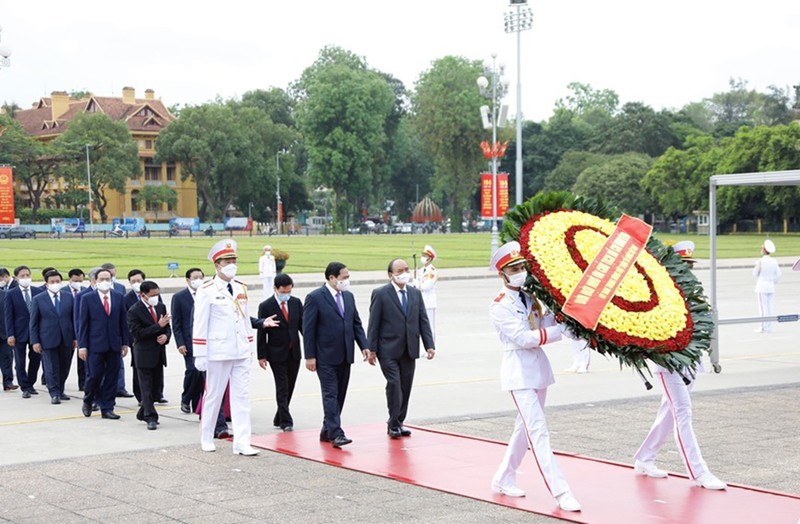 Chùm ảnh: Lãnh đạo Đảng, Nhà nước vào Lăng viếng Bác - ảnh 2