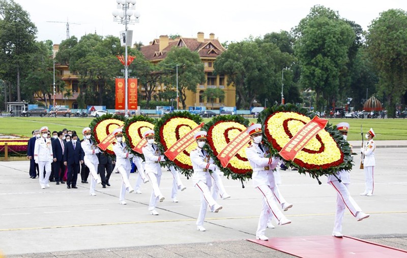 Chùm ảnh: Lãnh đạo Đảng, Nhà nước vào Lăng viếng Bác - ảnh 3