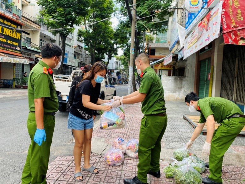 'Nếu ai cũng sợ dịch thì ai sẽ bảo vệ, chăm lo cho dân' - ảnh 2