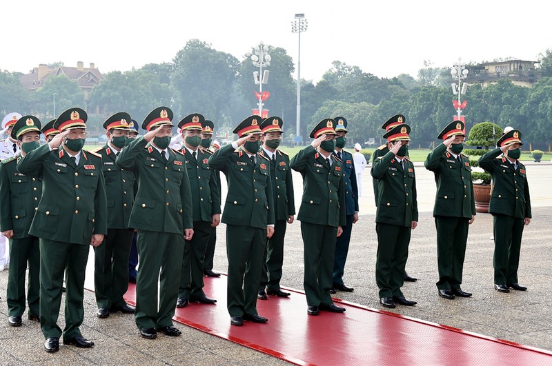 Chùm ảnh: Lãnh đạo Đảng, Nhà nước vào Lăng viếng Chủ tịch Hồ Chí Minh - ảnh 4