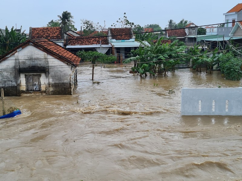 Cập nhật lũ lịch sử ở Phú Yên: 4 người chết, gần 30.000 căn nhà bị ngập - ảnh 18