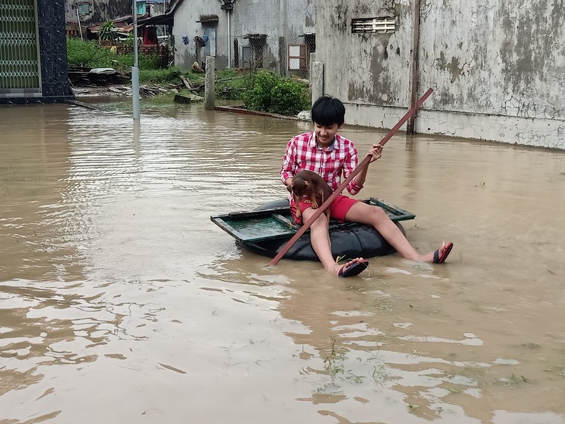 Cập nhật lũ lịch sử ở Phú Yên: 4 người chết, gần 30.000 căn nhà bị ngập - ảnh 7