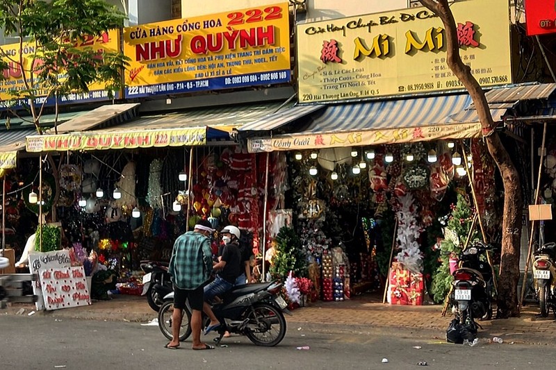 Khách 'thắt chặt hầu bao', thị trường Giáng Sinh trầm lắng - ảnh 4