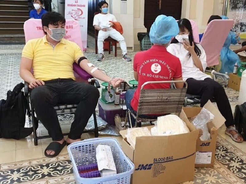 Hàng trăm công đoàn viên tham gia hiến máu tình nguyện - ảnh 1