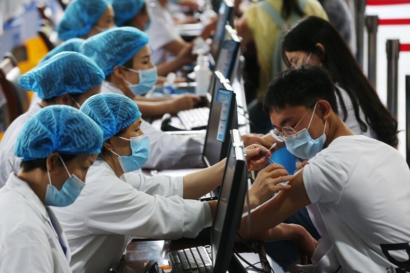 Trung Quốc chuẩn bị tiêm vaccine của Sinopharm và Sinovac cho trẻ từ 12 tuổi - ảnh 2