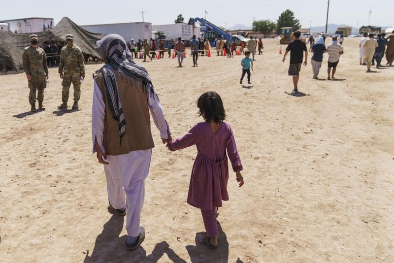 Mỹ công bố những hình ảnh đầu tiên về nơi tạm trú cho người tị nạn Afghanistan - ảnh 5