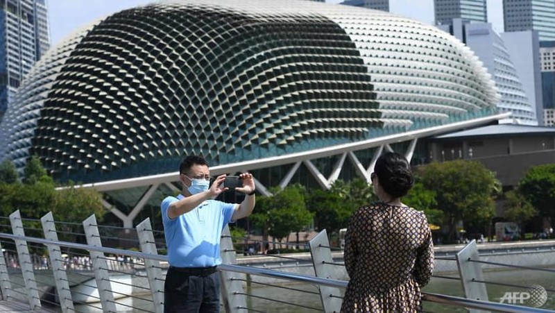 Mỹ nâng mức cảnh báo du lịch đến Singapore và Hong Kong vì COVID-19 - ảnh 1
