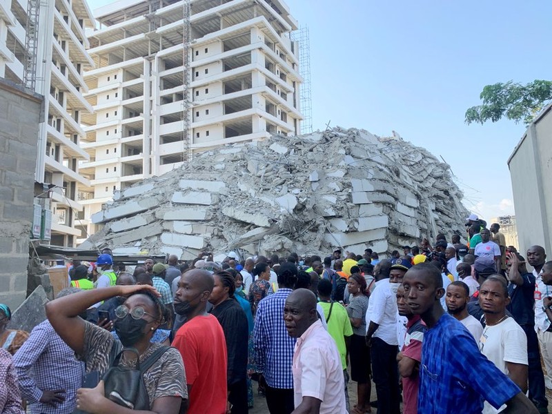 VIDEO: Sập tòa nhà 22 tầng ở Nigeria, 100 người mất tích - ảnh 3