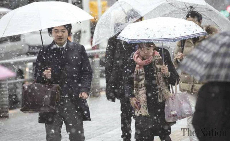 Chùm ảnh: Tuyết rơi dày kỷ lục gây hỗn loạn giao thông ở Nhật  - ảnh 8