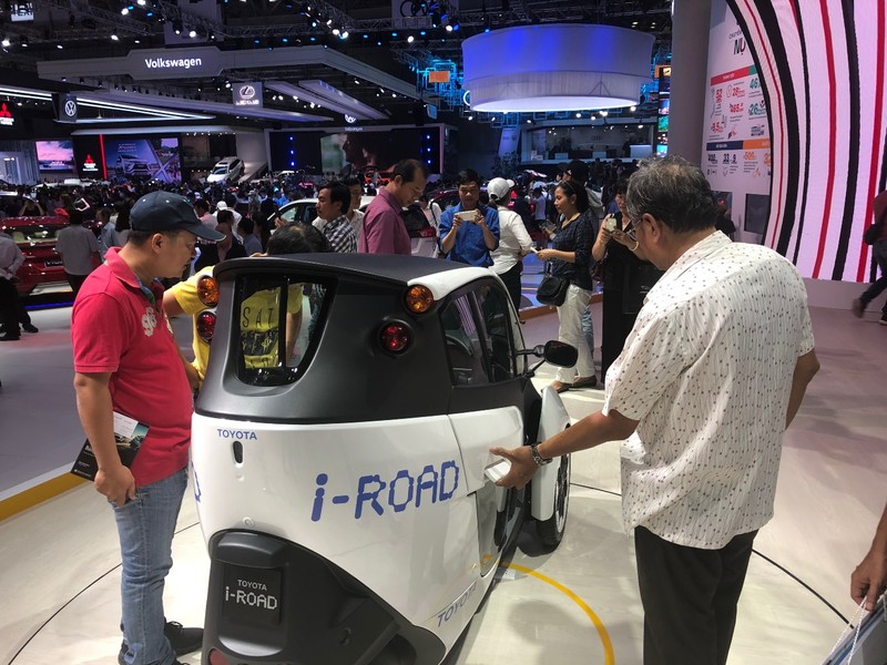'Độc, lạ' chiếc xe điện 3 bánh I-Road tại triển lãm ô tô 2018 - ảnh 1