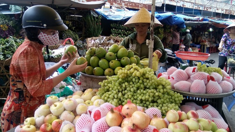 Đào, mận, táo Trung Quốc lại ồ ạt nhập vào Việt Nam - ảnh 1