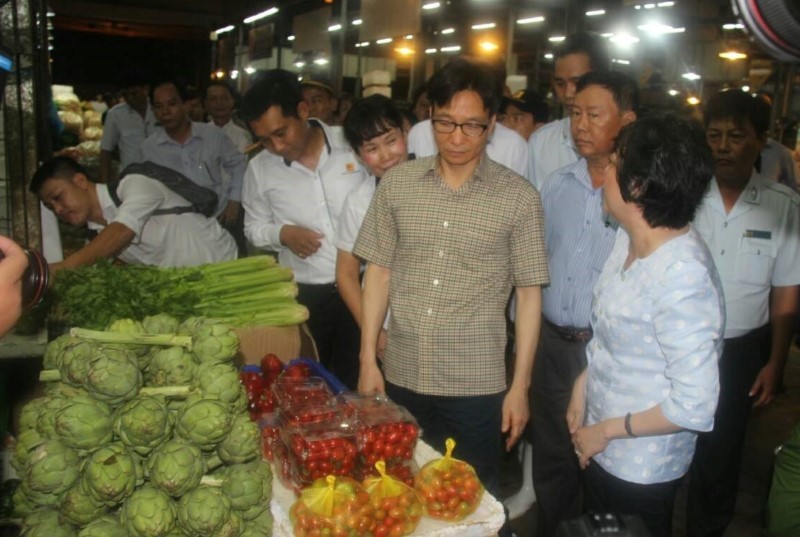Phó Thủ tướng Vũ Đức Đam thị sát chợ Bình Điền lúc rạng sáng - ảnh 3