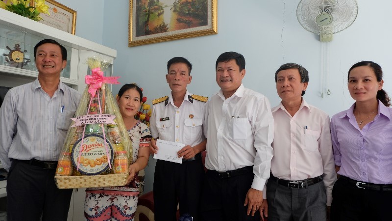 Lãnh đạo TP.HCM tri ân các mẹ Việt Nam anh hùng - ảnh 3