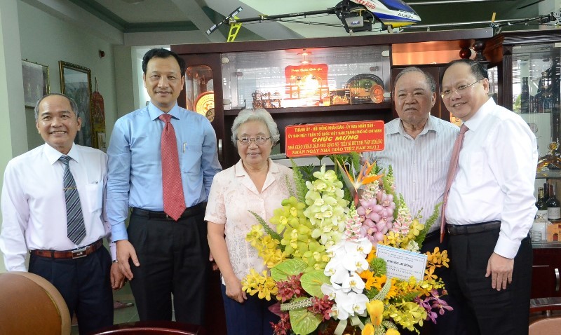 Ông Tất Thành Cang thăm nguyên lãnh đạo ĐH Bách khoa TP.HCM - ảnh 1