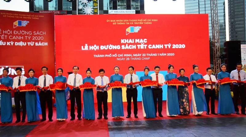 Mô hình nhà giàn DK1 ở lễ hội Đường sách Tết Canh tý - ảnh 1