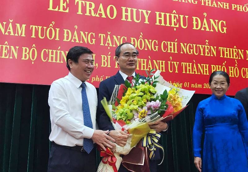 Ông Nguyễn Thiện Nhân nhận huy hiệu 40 năm tuổi Đảng - ảnh 2