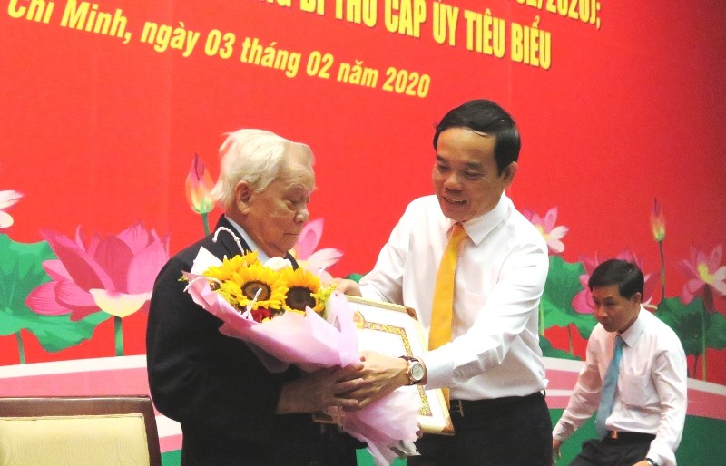 'Xây dựng đội ngũ cán bộ, đảng viên tận tụy phục vụ dân' - ảnh 2