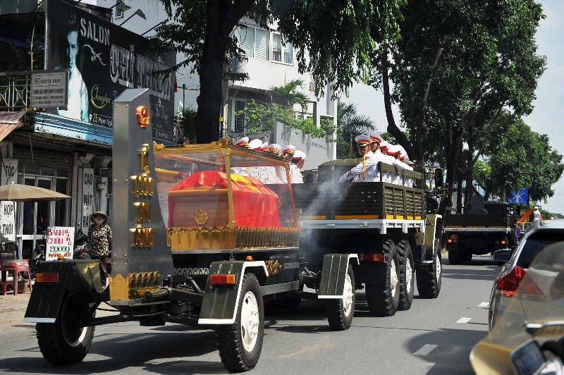 Dòng người xúc động đưa tiễn nhà tình báo Mười Hương - ảnh 4