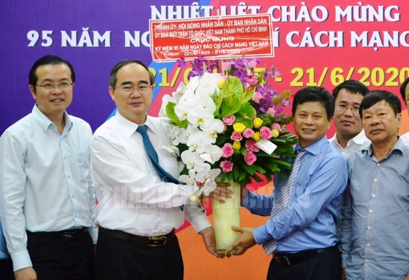 Lãnh đạo TP.HCM thăm các cơ quan báo chí - ảnh 1