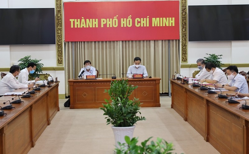 TP.HCM sẽ xét nghiệm ngẫu nhiên tài xế, nhân viên nhà hàng - ảnh 1