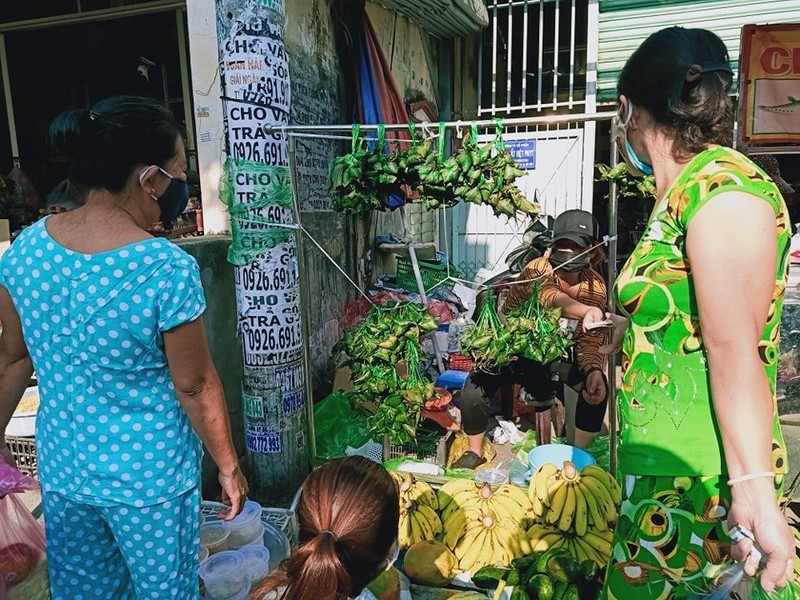 Giá bánh ú tro tăng chóng mặt ngày tết Đoan Ngọ - ảnh 1