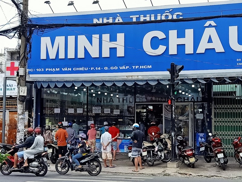 Khách mua bỉm, tã, sữa... cho em bé tăng đột biến - ảnh 1