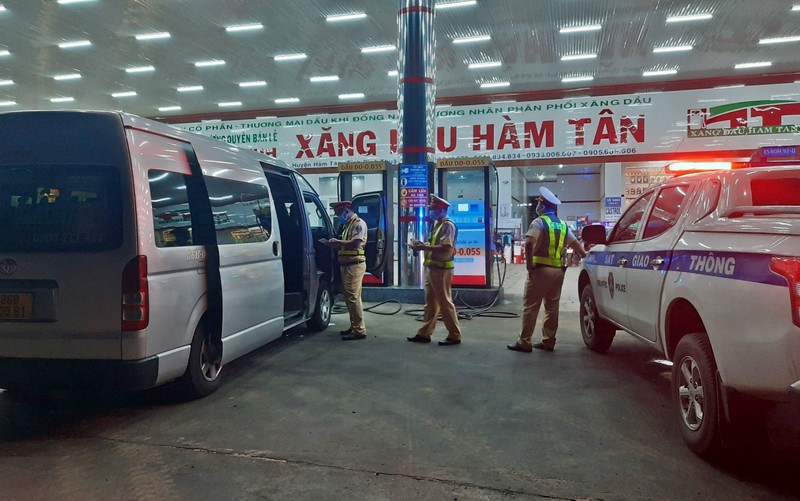 Phạt 27,5 triệu đồng xe lén lút chở khách từ Bình Thuận vào TP.HCM - ảnh 1