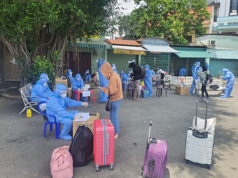 Đoàn xe đưa 200 công dân từ TPHCM trở về Bình Thuận - ảnh 2