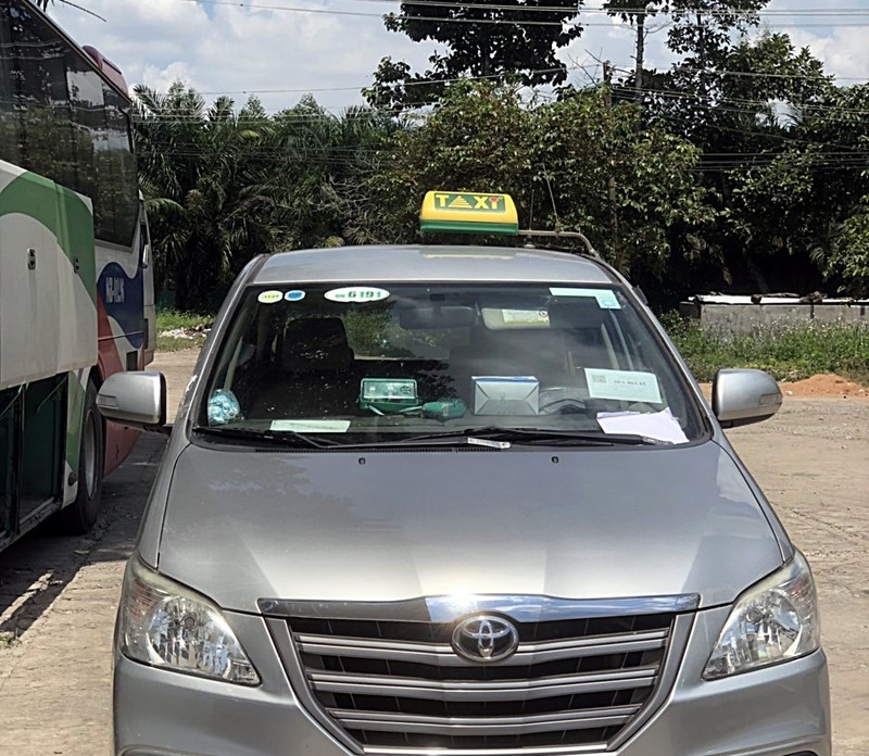 2 taxi được cấp phép chở bệnh nhân nhưng tài xế đưa khách 'thông chốt' - ảnh 2