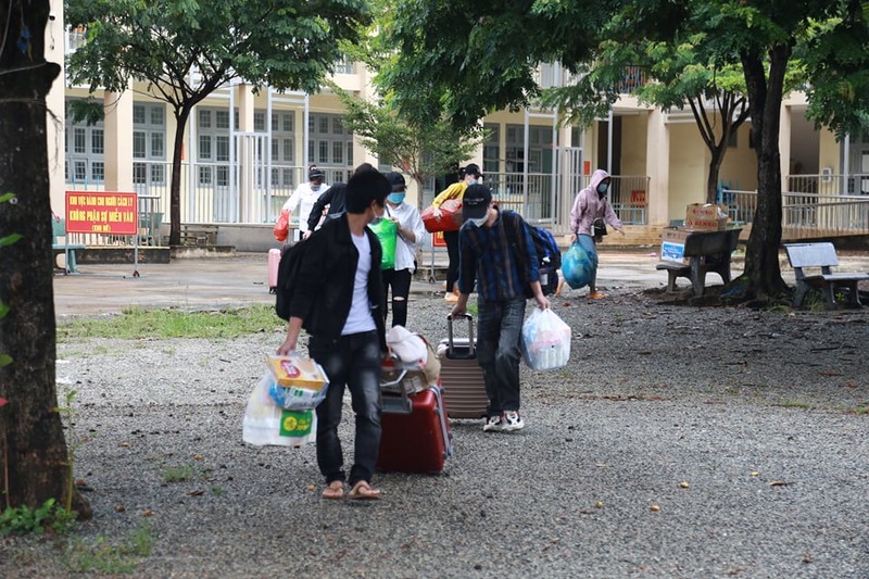 Đưa 15 người trốn trong thùng xe đông lạnh về Quảng Trị, Hà Tĩnh, Nghệ An - ảnh 4