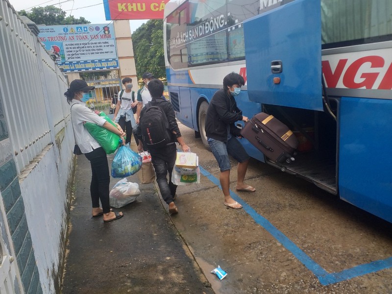 Đưa 15 người trốn trong thùng xe đông lạnh về Quảng Trị, Hà Tĩnh, Nghệ An - ảnh 5