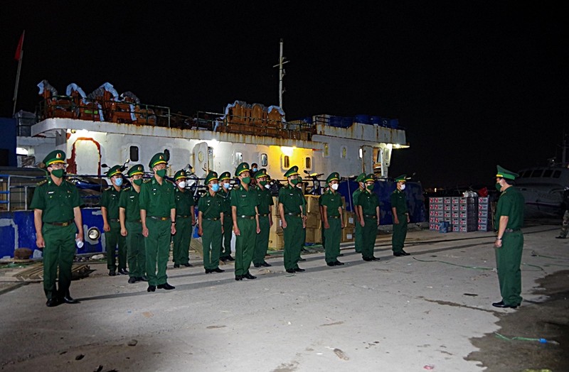 Bộ đội Biên phòng Bình Thuận ra đảo Phú Quý hỗ trợ chống dịch - ảnh 2