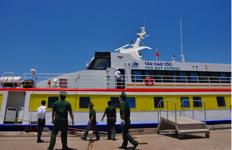 Đảo Phú Quý xuống vùng xanh, tàu khách Phan Thiết-Phú Quý hoạt động lại - ảnh 1