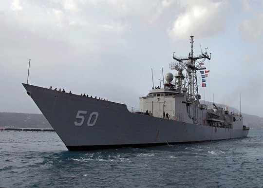 Tàu khu trục tên lửa U.S.S. Taylor của Hải quân Mỹ đang mắc cạn trên Biển Đen. Ảnh: Navsource Tàu khu trục tên lửa U.S.S. Taylor của Hải quân Mỹ đang mắc cạn trên Biển Đen. Ảnh: Navsource