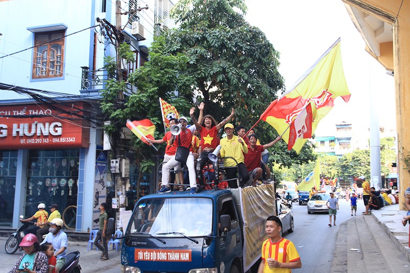 Thiên Trường 'dậy sóng' ngày khai mạc V-League 2021 - ảnh 7