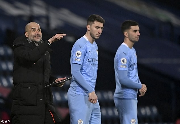 Pep Guardiola kêu gọi cầu thủ Man City bình tĩnh - ảnh 2