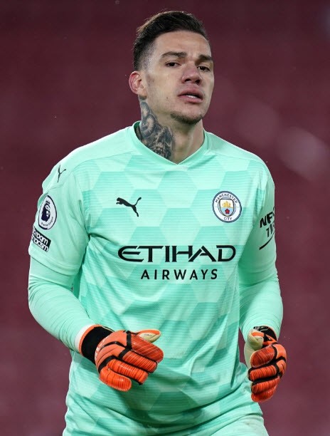 Guardiola trao quyền lực gây sốc cho thủ môn Ederson - ảnh 3