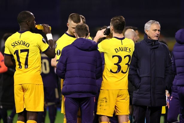 Mourinho giận dữ tìm ‘con sâu’ trong phòng thay đồ Tottenham - ảnh 1