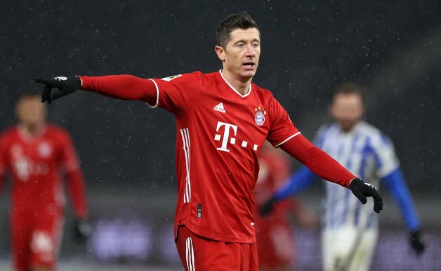 Những hợp đồng kỳ lạ nhất lịch sử: Có Messi và Lewandowski - ảnh 2