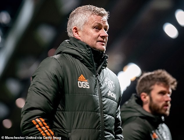 Bị kẻ lạ theo đuổi, HLV Solskjaer hoảng sợ - ảnh 1