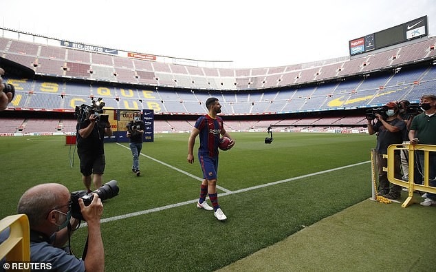 Aguero ra mắt Barcelona, sốc với giá mua đứt - ảnh 9